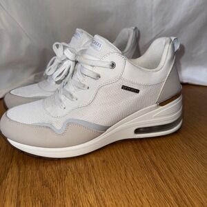 Skechers Womens Million Air-Ess Memory Foam Wedge Sneaker White 10‎